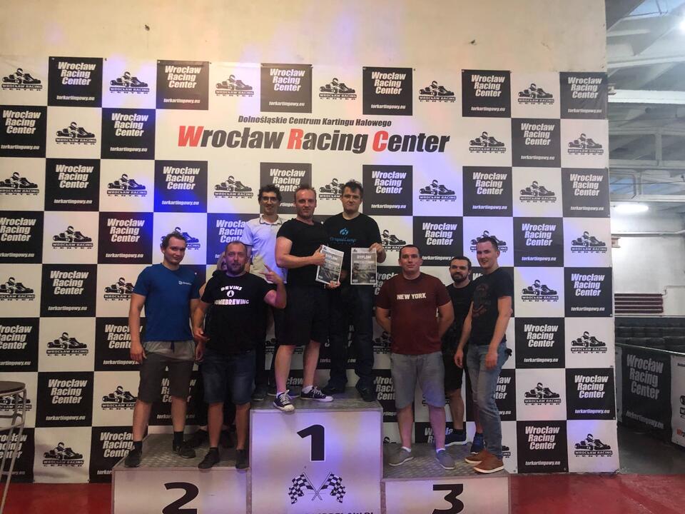 Droptica-Team nach dem Gokart-Rennen