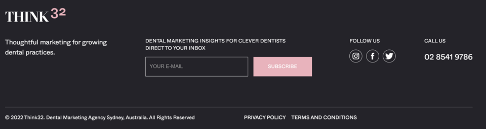 Der Footer der Think32-Agentur-Website zeichnet sich durch Einfachheit und Funktionalität aus