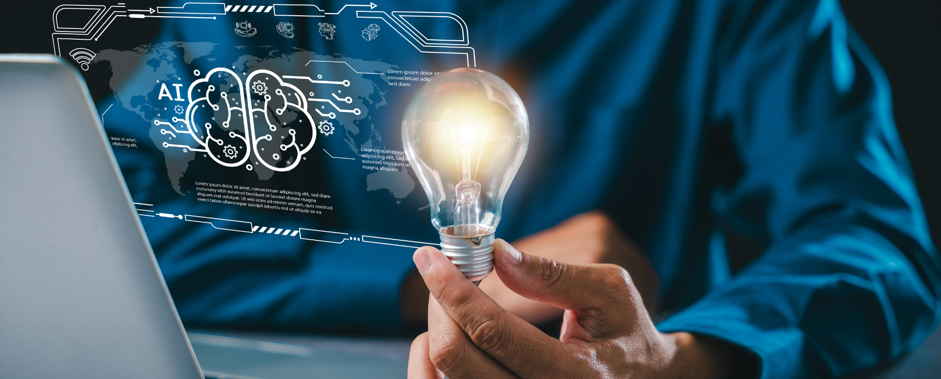 Personne devant un ordinateur portable tenant une ampoule lumineuse, avec un overlay holographique de cerveau IA - comment un contenu Drupal structuré aide les systèmes IA à lire et citer les pages web.