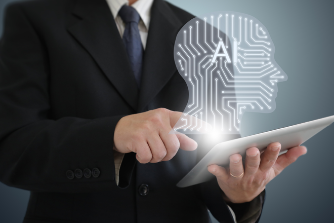 Acheteur B2B interrogeant un chatbot IA pour des recommandations de fournisseurs, tandis qu'un fournisseur qualifié manque à la shortlist parce que les spécifications produit ne sont pas publiées sur le site web.