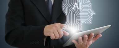 Acheteur B2B interrogeant un chatbot IA pour des recommandations de fournisseurs, tandis qu'un fournisseur qualifié manque à la shortlist parce que les spécifications produit ne sont pas publiées sur le site web.