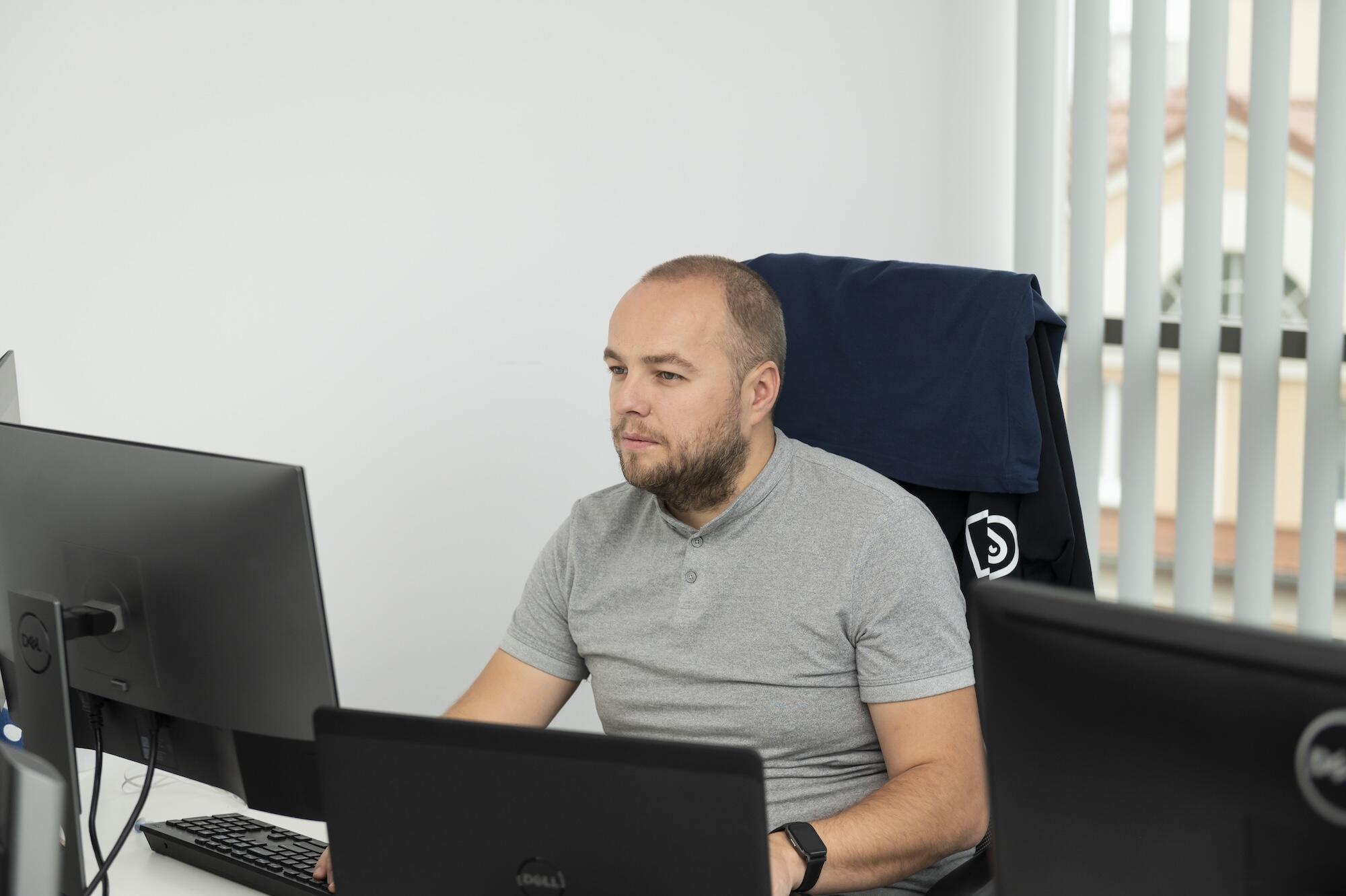 Developer working on generative artificial intelligence at Droptica.