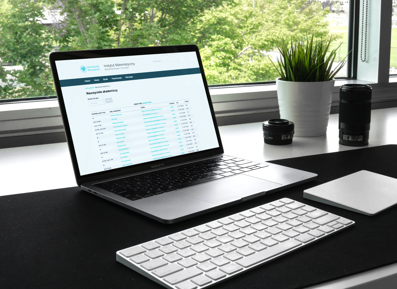 This screen shows the list of lecturers with their degrees, names, and contact information. 